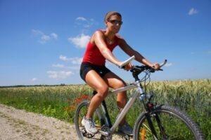 Auf rund 250 Kilometern erstreckt sich einer der ältesten und schönsten Fernradwege Deutschlands: der Altmühltal Radweg. Mehr darüber: