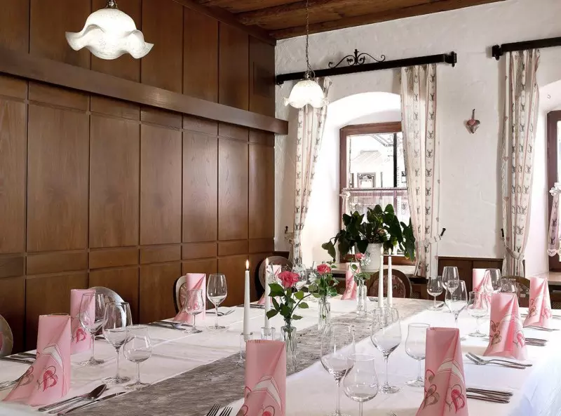 festlich gedeckter Tisch
